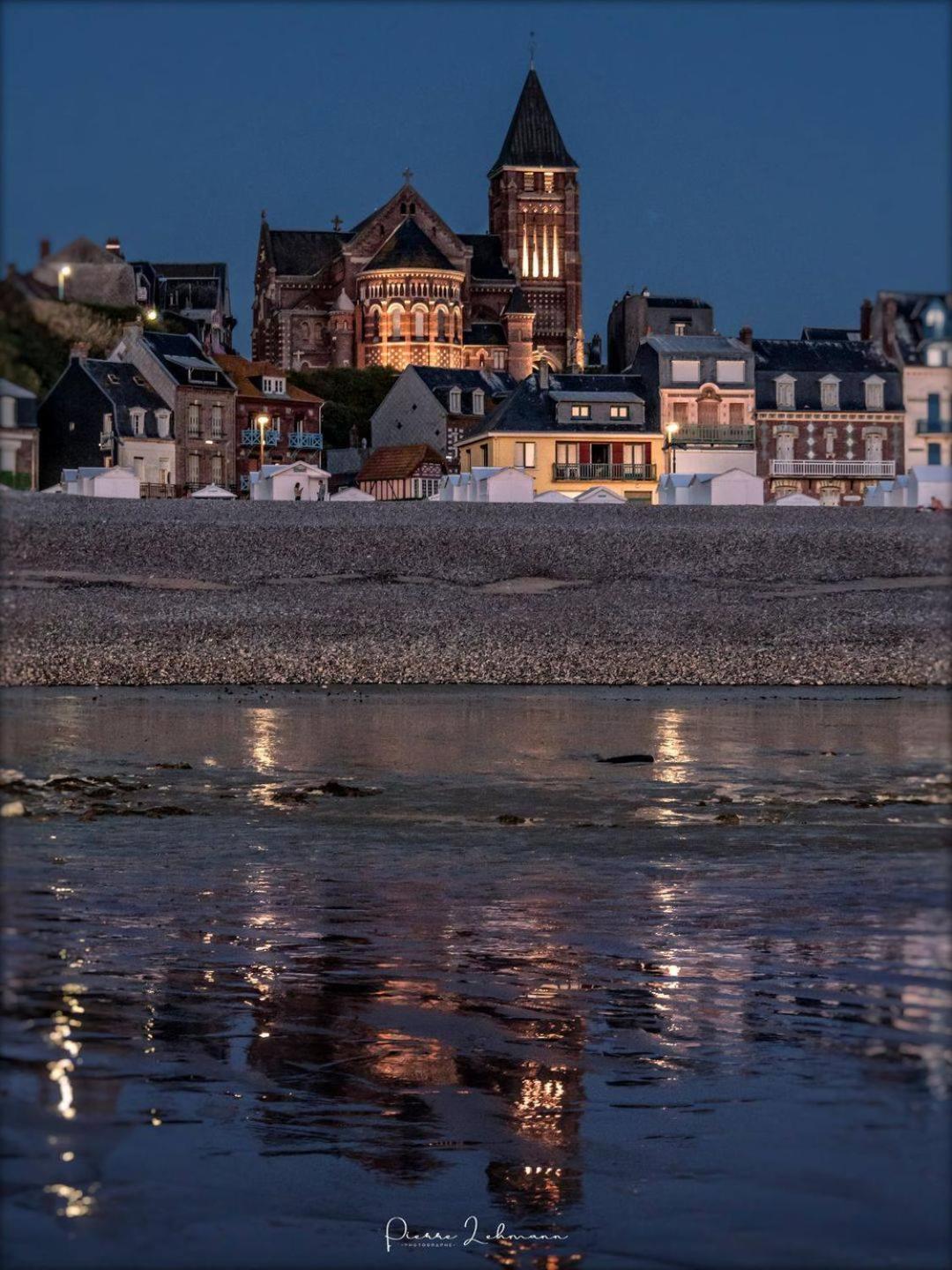 La Verriere. Les Locations Isahora C'Est Aussi Plusieurs Appart' De Standing A 2 Pas Du Chateau D'Eu, Des Falaises Du Treport, De Mers Les Bains Et Aux Portes De La Baie De Somme Eu (Seine-Maritime) Eksteriør billede